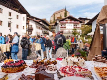 Bauernkuchl - farmer’s kitchen at Raiffeisen square in Schenna Schenna/Scena 3 suedtirol.info