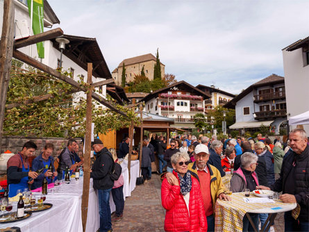 Bauernkuchl - farmer’s kitchen at Raiffeisen square in Schenna Schenna/Scena 2 suedtirol.info