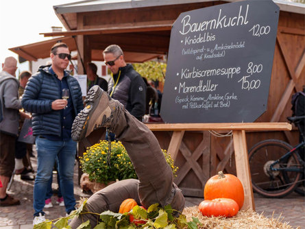 Bauernkuchl - farmer’s kitchen at Raiffeisen square in Schenna Schenna/Scena 1 suedtirol.info