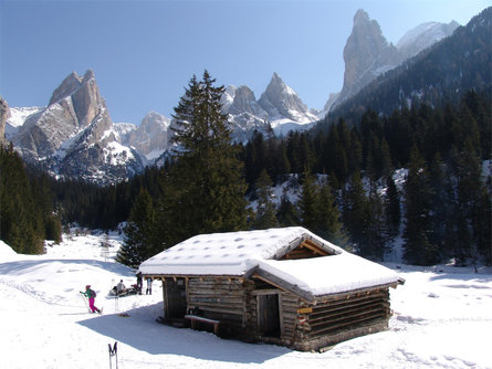 Snowshoeing into the wilderness of the Tschamin Valley Tiers am Rosengarten/Tires al Catinaccio 2 suedtirol.info