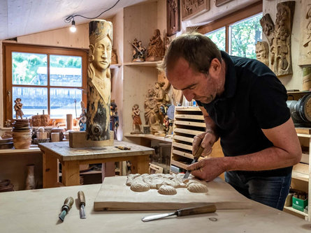 Wood carving course Feldthurns/Velturno 1 suedtirol.info