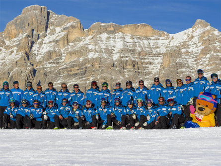 Show sön i schi - Ski show by the Ski and Snowboard school San Cassiano Badia 3 suedtirol.info