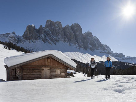 Guided snowshoe hike - Gampen Alm Villnöss/Funes 1 suedtirol.info