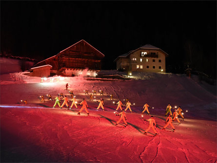 Skishow of the Ski School Saslong Urtijëi/Ortisei 2 suedtirol.info