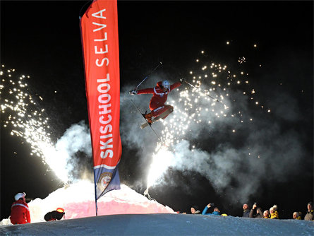 Skishow della Scuola Sci & Snowboard Selva Selva 1 suedtirol.info