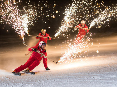 Skishow della Scuola Sci & Snowboard Selva Selva 2 suedtirol.info