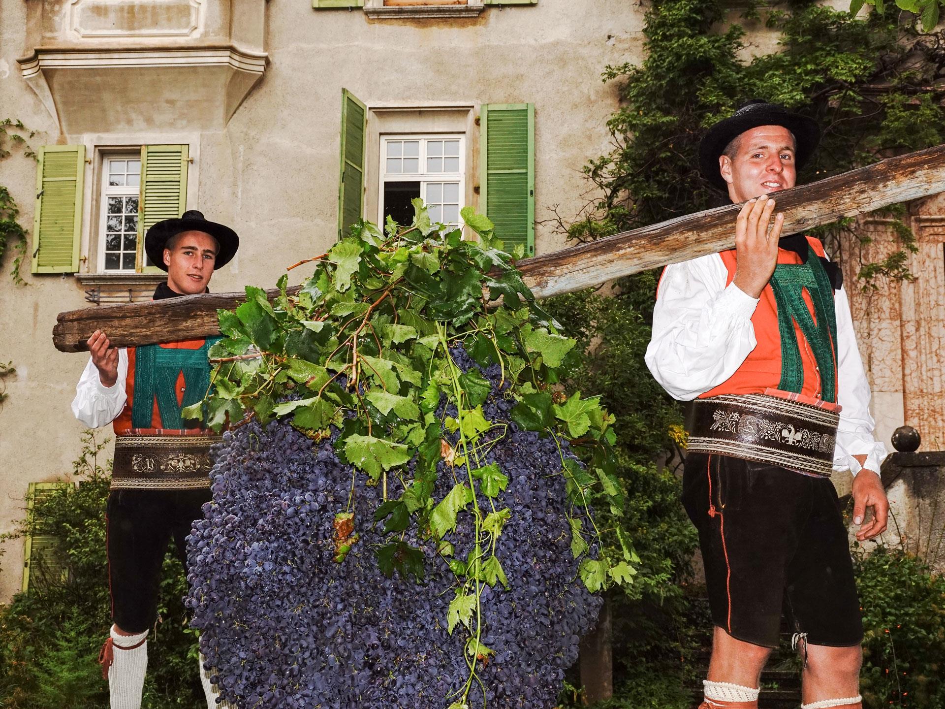 Traditional autumn festival Tirol/Tirolo 3 suedtirol.info