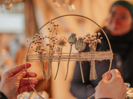 Traditioneller Weihnachtsmarkt für wohltätige Zwecke Lana 3 suedtirol.info