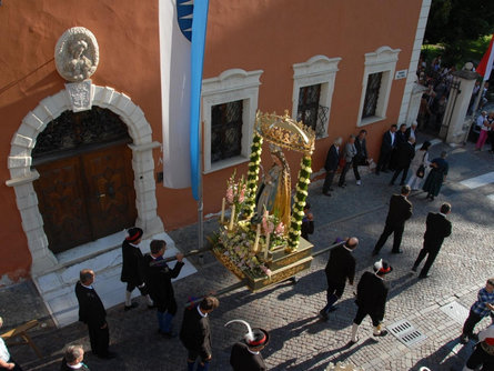 Traditional celebration Name Maria with procession and festival Schlanders/Silandro 1 suedtirol.info