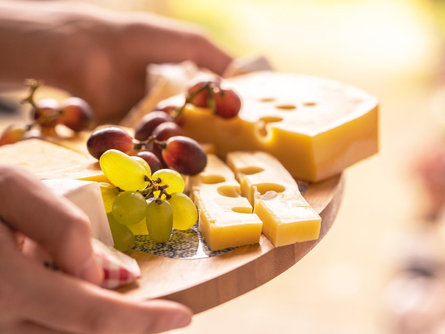 Degustazione formaggio Mila Rasun Anterselva 1 suedtirol.info