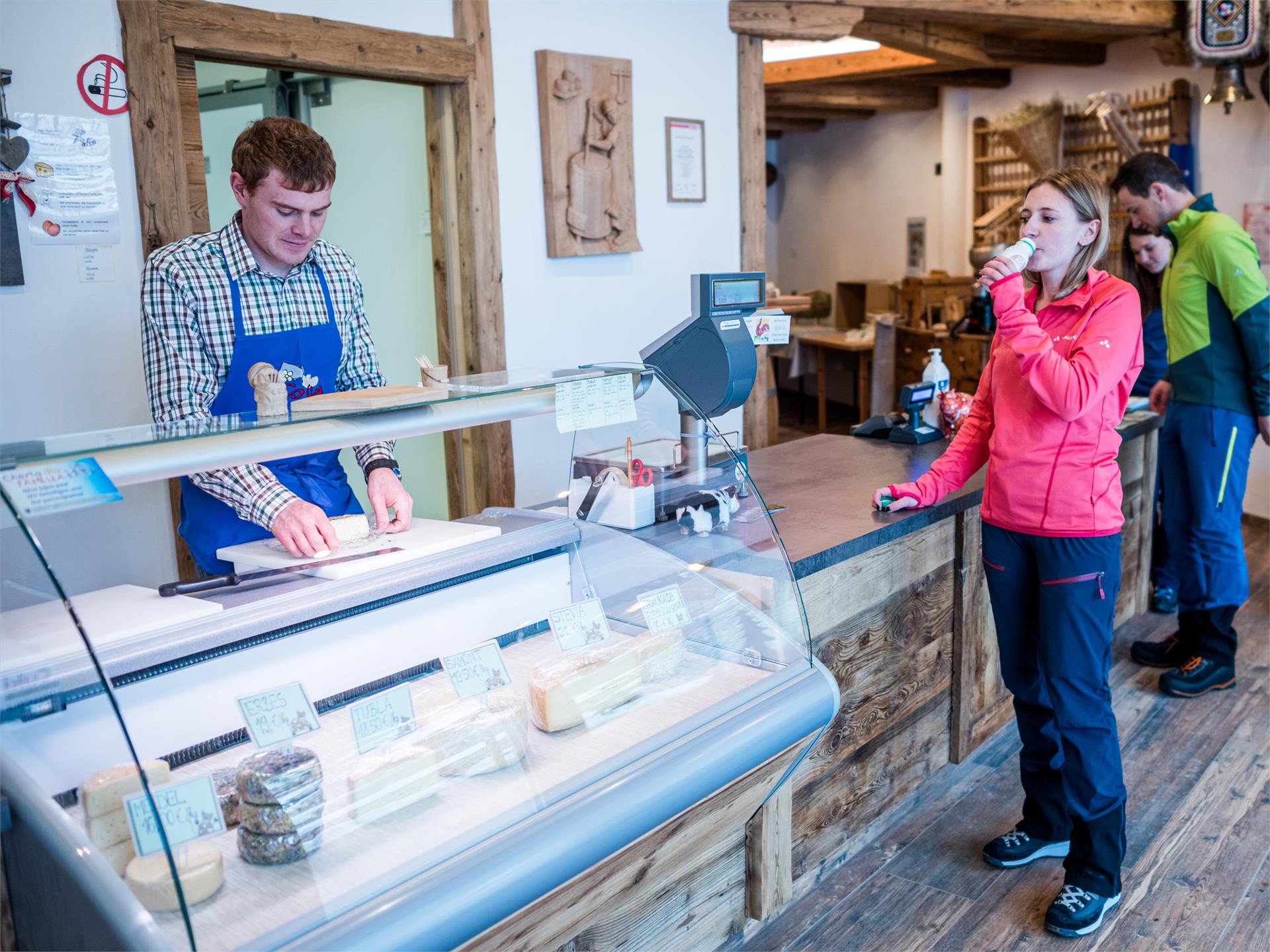 Winter Hike with Cheese Tasting at the "Valin" Cheese Dairy Sëlva/Selva 2 suedtirol.info