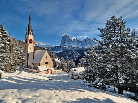 Guided winter walk to the oldest church in Val Gardena: St.Jacob's Church Urtijëi/Ortisei 2 suedtirol.info