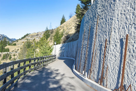 Percorso panoramico senza barriere architettoniche a Selva - Il sentiero del vecchio trenino Ortisei 1 suedtirol.info