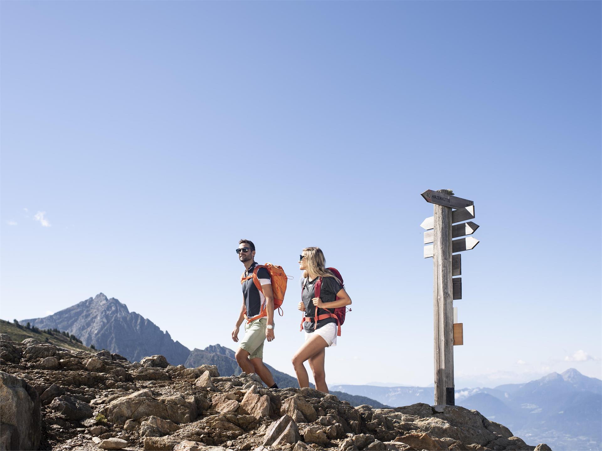 Mountain tour over the Hönigspitze Peak (2.695 m) to Punta Civina Schenna/Scena 1 suedtirol.info