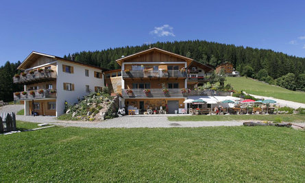 Family walking tour to the Stadl Alm Welschnofen/Nova Levante 1 suedtirol.info