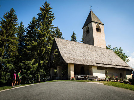 Escursione per famiglie alla chiesetta di Sant'Elena Nova Ponente 1 suedtirol.info