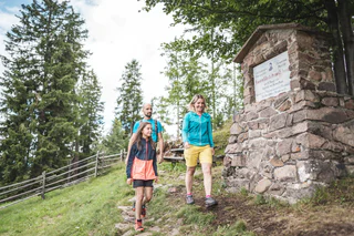 Familienwanderung von Karersee zum Elisabethdenkmal - Welschnofen - #4 - suedtirol.info