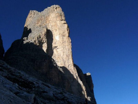 Tour di arrampicata: Spigolo Giallo - Cima Piccola VI+ Sesto 1 suedtirol.info