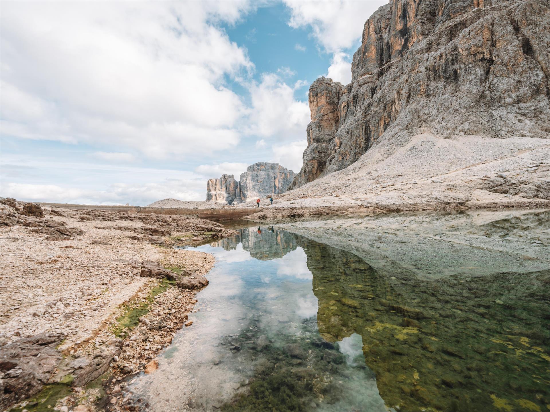 Multi-day trekking on the Alta Badia high route Corvara 2 suedtirol.info