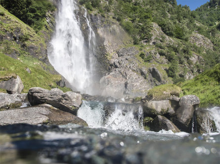 La cascata di Parcines dalla stazione a valle della Funivia Texelbahn Parcines 3 suedtirol.info