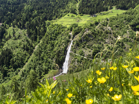 La cascata di Parcines dalla stazione a valle della Funivia Texelbahn Parcines 7 suedtirol.info