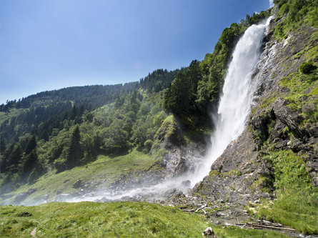 La cascata di Parcines dalla stazione a valle della Funivia Texelbahn Parcines 2 suedtirol.info