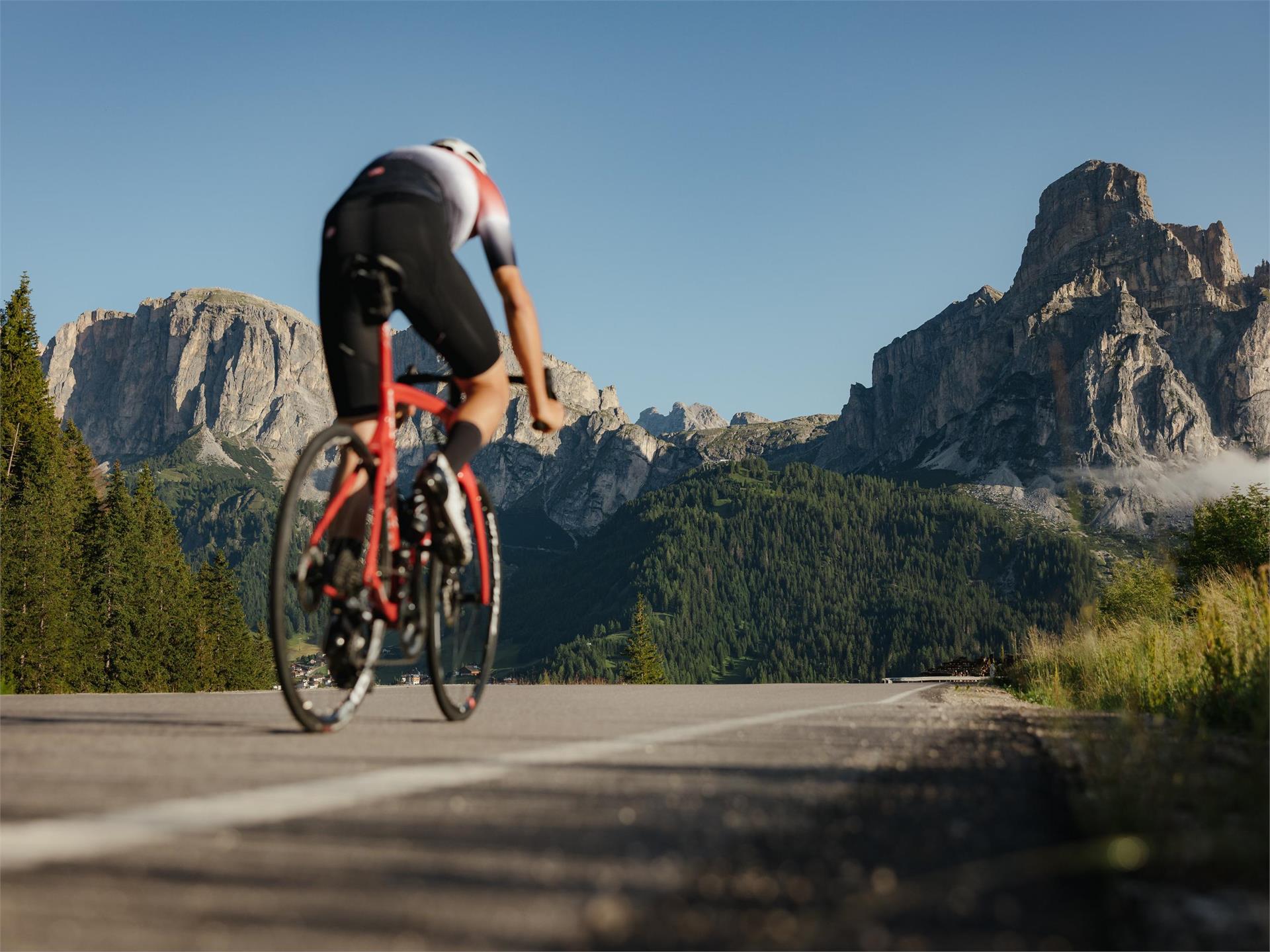 Sellaronda road bike tour Corvara 2 suedtirol.info