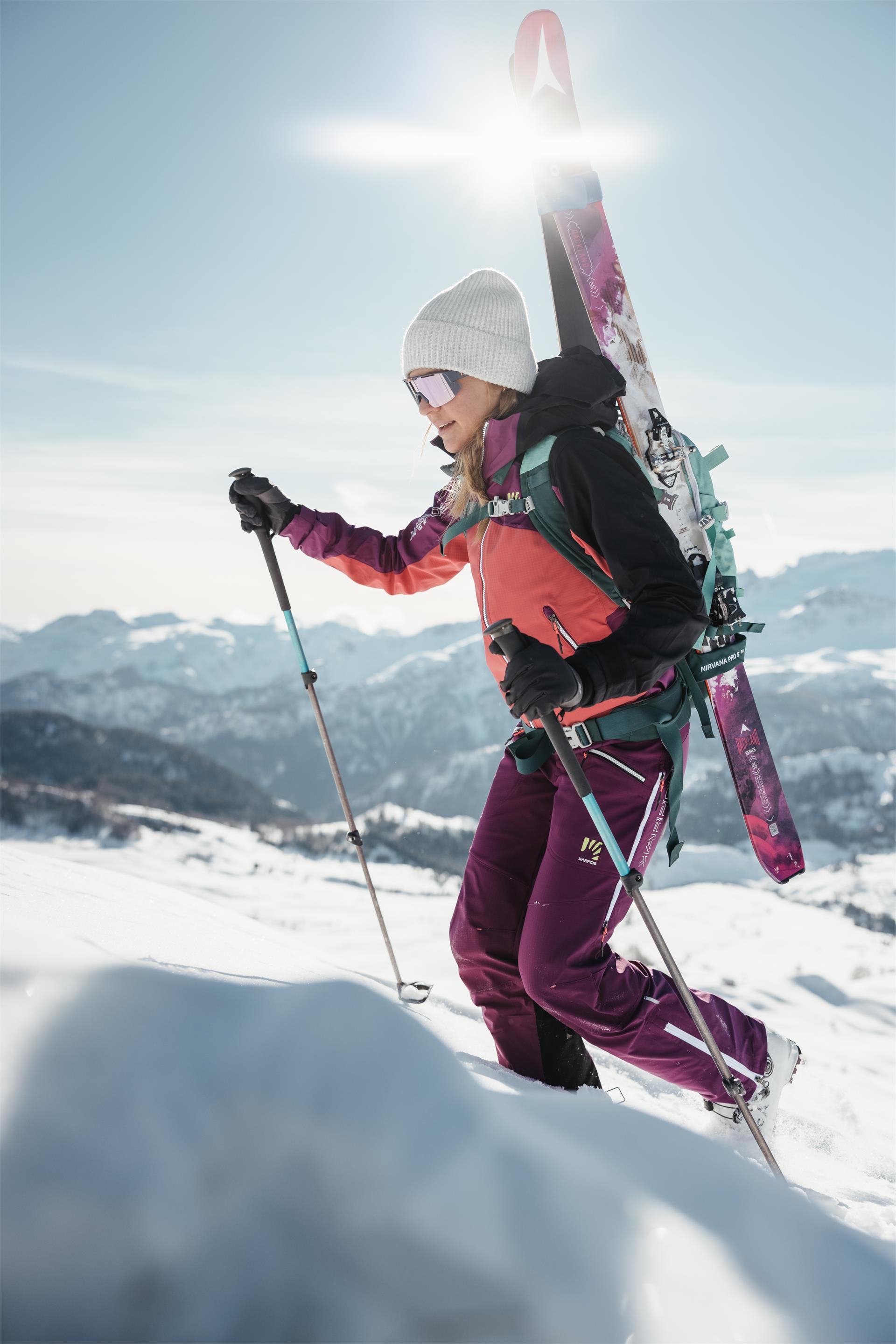 Discesa a neve fresca dalla Val Mezdí nel gruppo del Sella Corvara 2 suedtirol.info