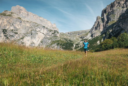 Speed hiking Corvara - Col Pradat Corvara 3 suedtirol.info