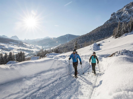 Escursione con le ciaspole "Tru di lec" - sentiero dei laghi Corvara 1 suedtirol.info