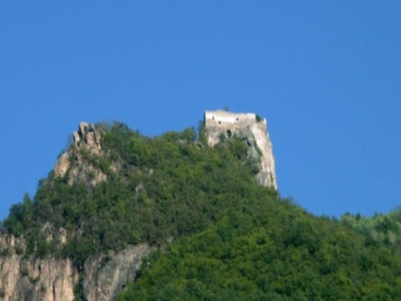 Siebeneich -  Greifenstein Ruins (Sauschloss) Eppan an der Weinstaße/Appiano sulla Strada del Vino 1 suedtirol.info