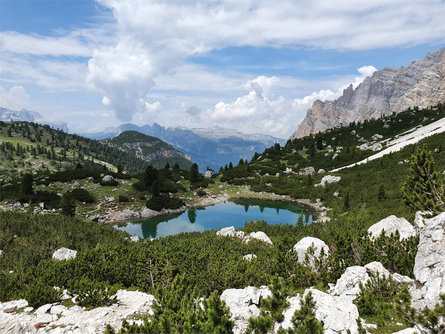 Von San Cassiano/Sciaré auf die Forcela dl Lech Scharte zum Lech de Lagació See und zur Ütia Scotoni Hütte Badia 2 suedtirol.info