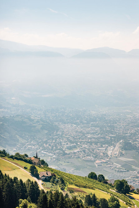 From Algund/Lagundo to Vellau/Velloi along the Grabbachweg and the Saxnerweg trails Algund/Lagundo 5 suedtirol.info