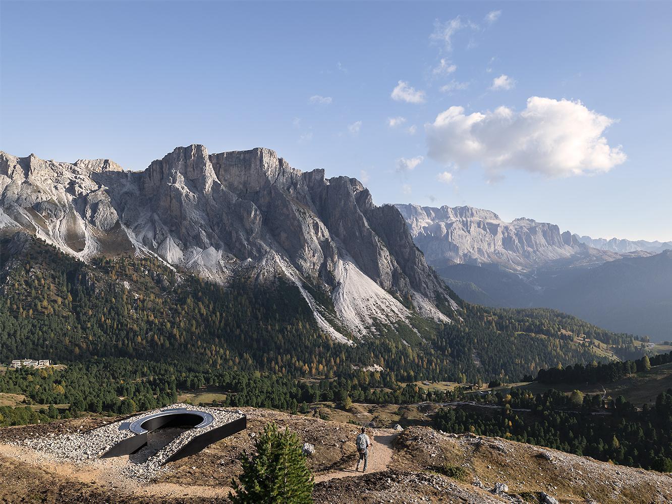 Hike to the Dolomites UNESCO World Heritage viewpoint Mastlé S.Crestina Gherdëina/Santa Cristina Val Gardana 2 suedtirol.info