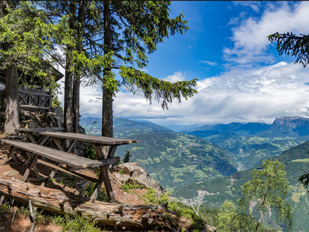 Hike to the view point Titschenwarte Bolzano/Bozen 2 suedtirol.info