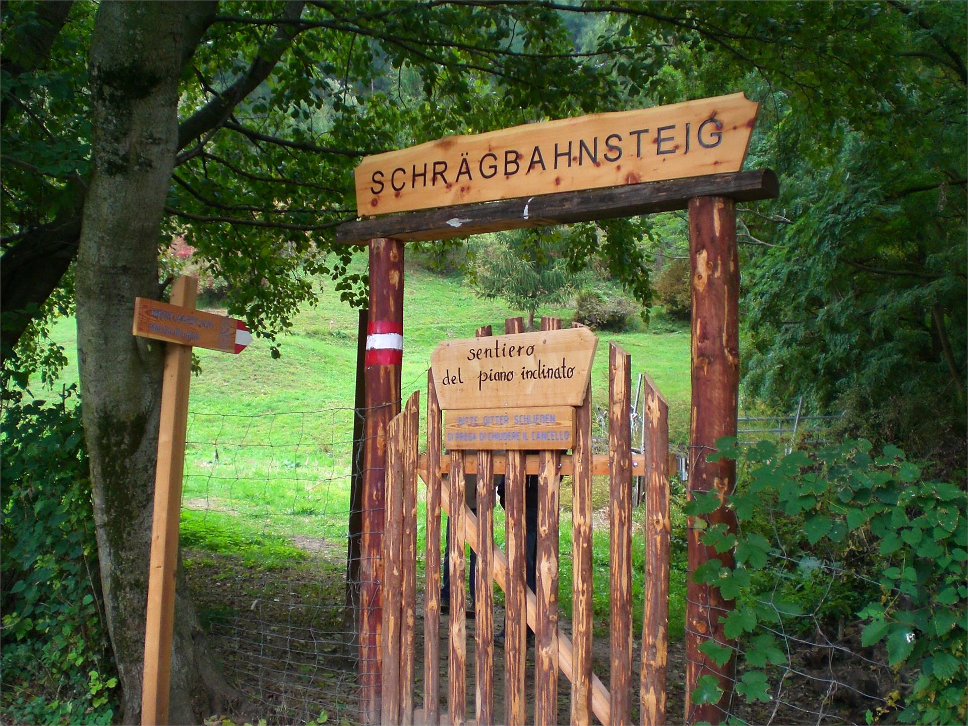 Wanderung entlang des Laaser Marmorweg - Schrägbahnsteig Laas 2 suedtirol.info