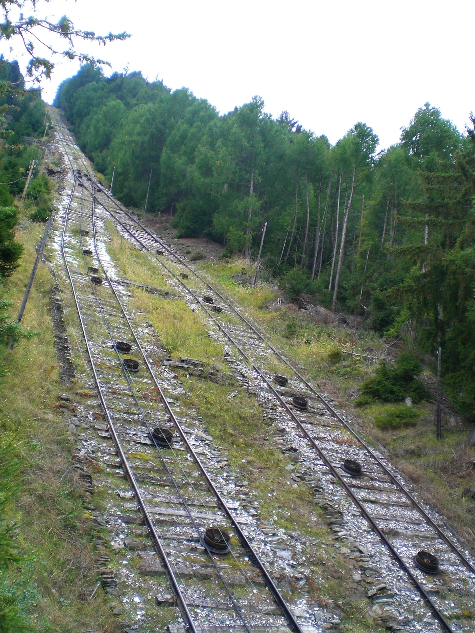 Wanderung entlang des Laaser Marmorweg - Schrägbahnsteig Laas 3 suedtirol.info