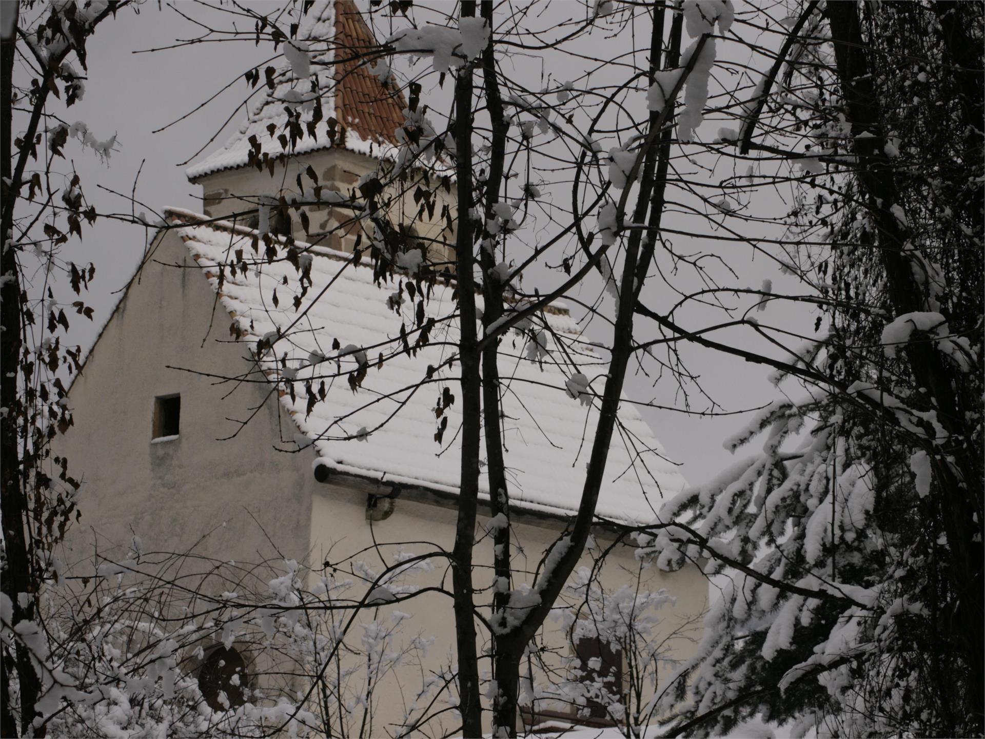 From Tesimo to the St. Christoph Church - Circular Hike at winter Tisens/Tesimo 2 suedtirol.info