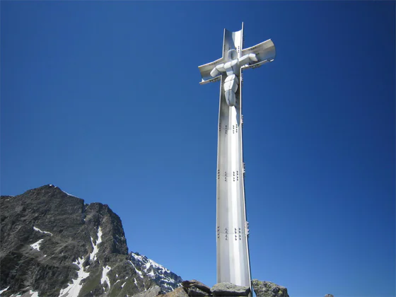 Hiking to the Saurüssl Peak