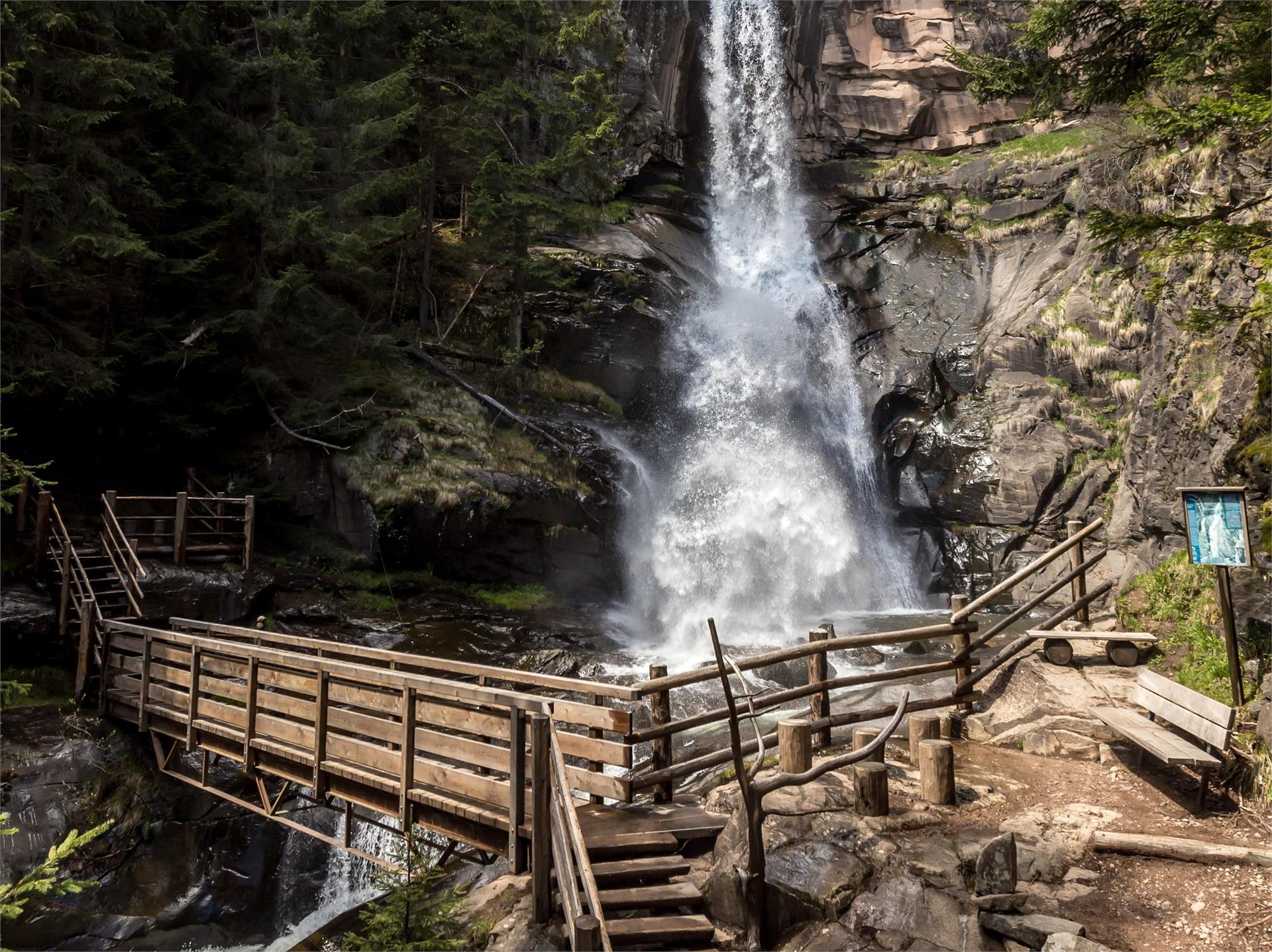 Tour to the cascate and Dreikirchen/Trechiese Barbian/Barbiano 1 suedtirol.info