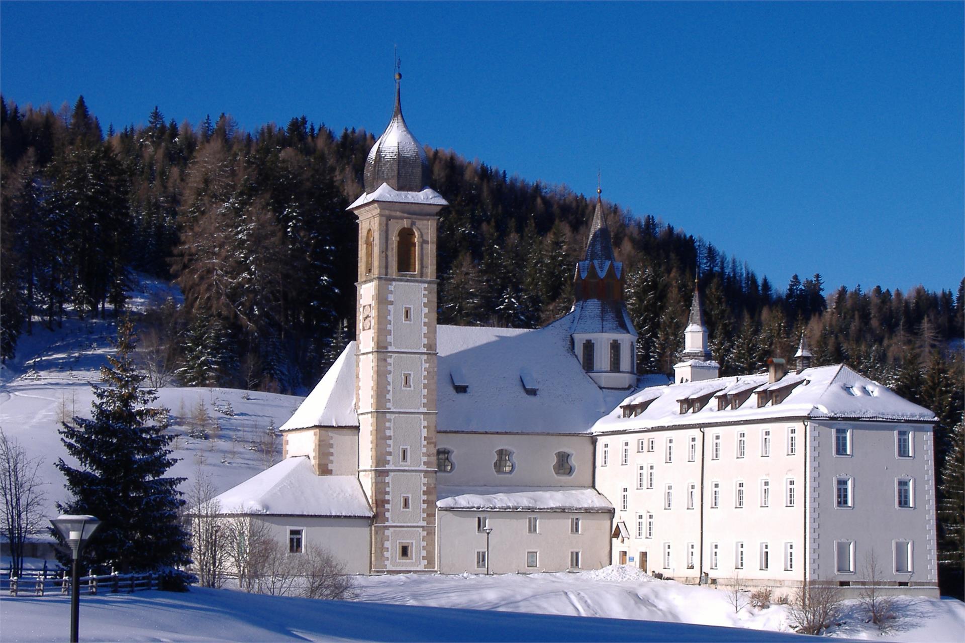 Winter hike to the place of pilgrimage Maria Weissenstein and the Petersberger Leger hut Deutschnofen/Nova Ponente 1 suedtirol.info