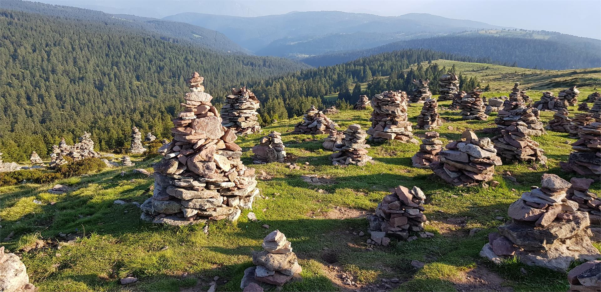 Hike from Mölten to the “Stoanerne Mandln” Mölten/Meltina 3 suedtirol.info