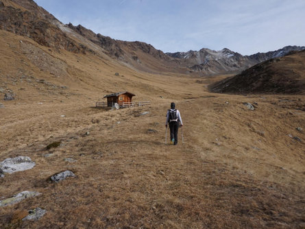 To the Allitz Lakes Laas/Lasa 5 suedtirol.info