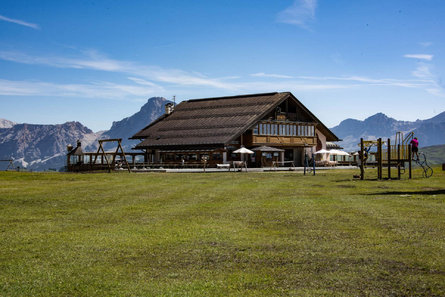 Bec de Roces hut Corvara 1 suedtirol.info