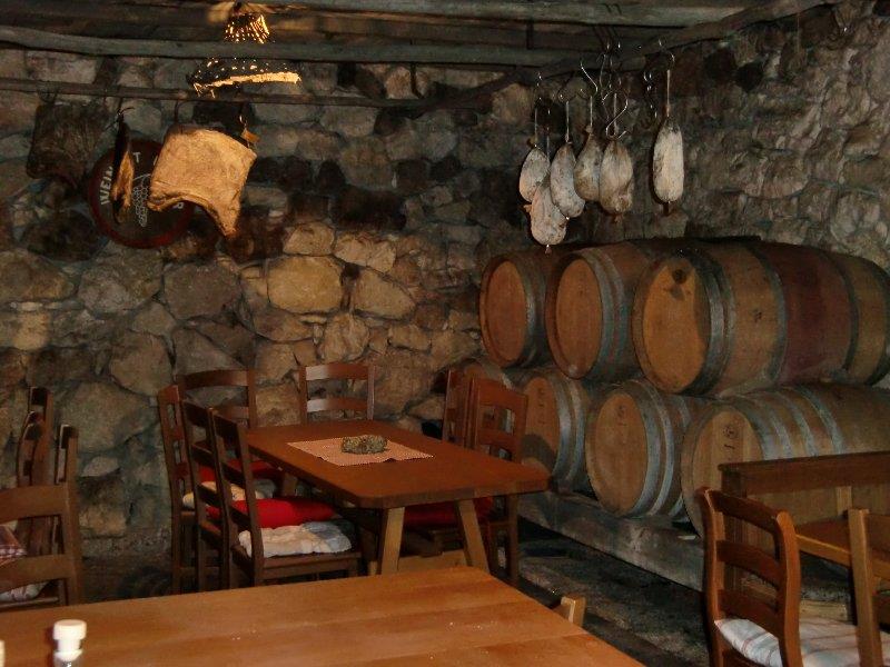 Farmhouse restaurant Weingut Gruber Kurtatsch an der Weinstraße/Cortaccia sulla Strada del Vino 2 suedtirol.info