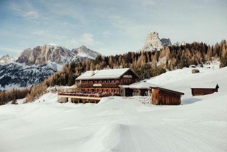 Rifugio Capanna Nera Corvara 2 suedtirol.info