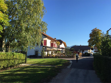 Christl im Loch Kaltern an der Weinstraße/Caldaro sulla Strada del Vino 20 suedtirol.info