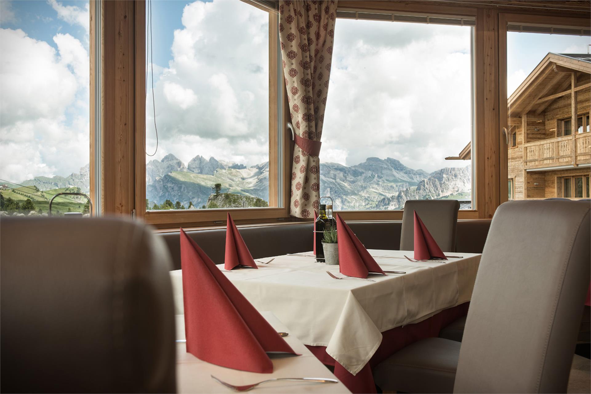 Hotel Passo Sella Dolomiti Mountain Resort Selva 5 suedtirol.info