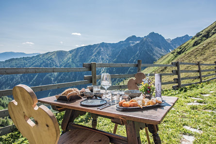 Hofschenke Arche Stube Hochzirm Sand in Taufers 3 suedtirol.info