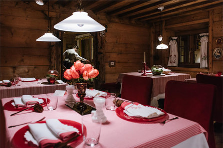 Ristorante Les Stües / Hotel La Perla Corvara 3 suedtirol.info